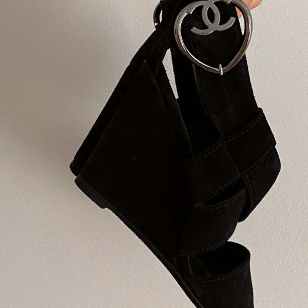 Chanel - Picture 4 of 5